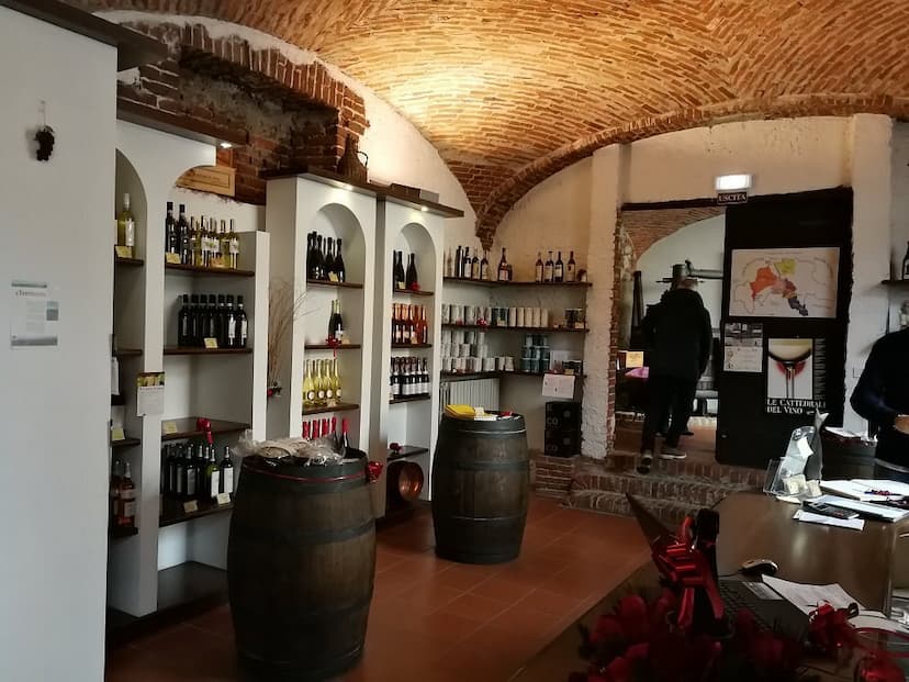 “I Giovedì dell’Enoteca”, viaggio tra i vini