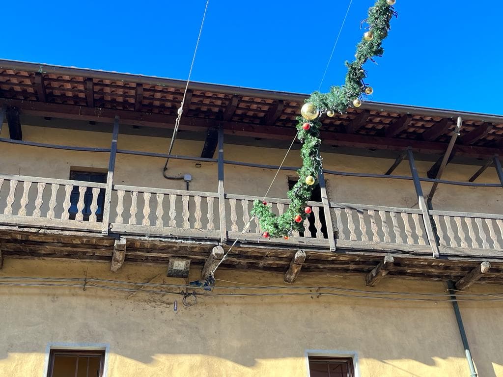 Le "Lobbie", i tipici balconi di legno di Gattinara
