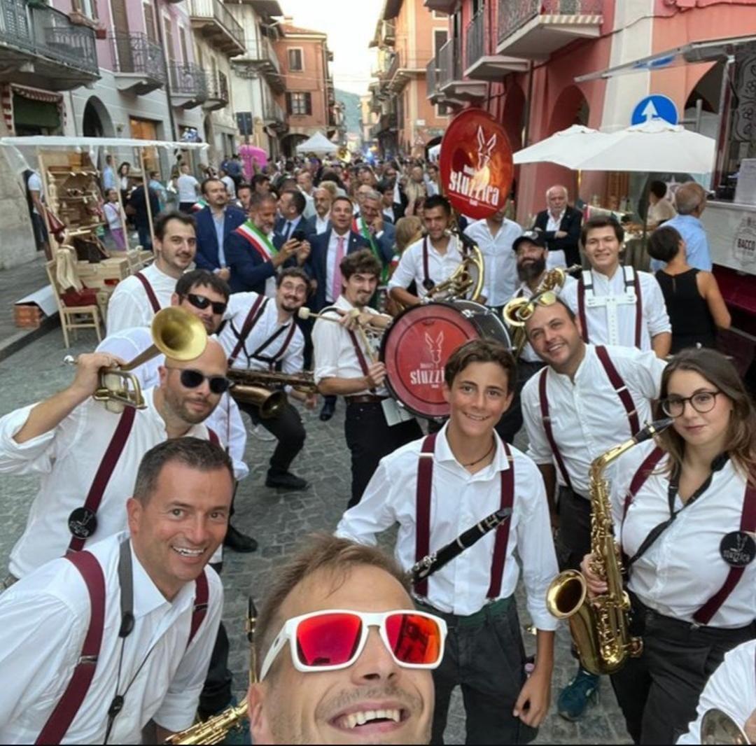 Donkey Stuzzica Band